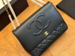 CHANEL 1992 shoulder bag with flap top - Image 3