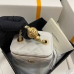 Chanel SMALL VANITY WITH CHAIN AP1447 - Image 4