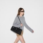 Gucci Medium tote bag with hook closure - Image 4