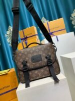 Louis Vuitton M46972 LV Trail Messenger - Image 3