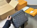 Louis Vuitton DISTRICT Small Messenger Bag M46255 - Image 5