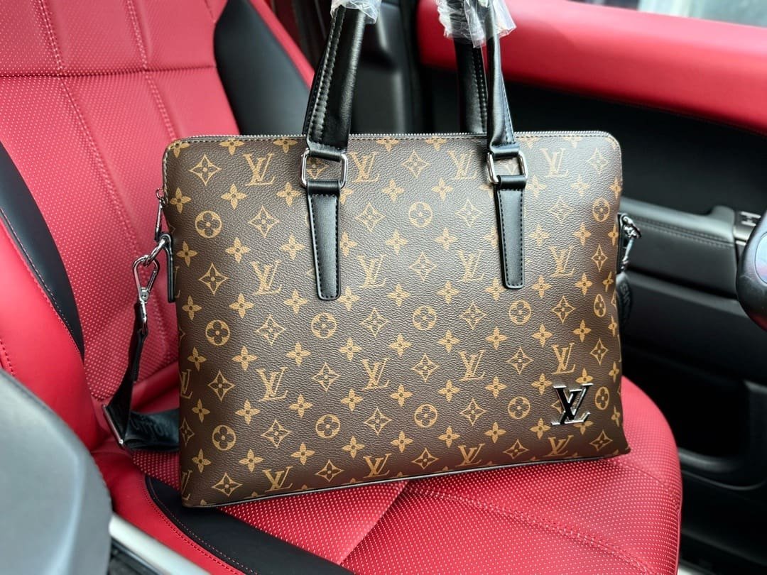 AmnMzu3E-IMG_6202 Louis Vuitton briefcase - Image 1
