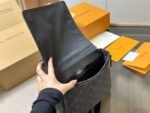 Louis Vuitton DISTRICT Small Messenger Bag M46255 - Image 4