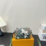 Louis Vuitton M83172 Steamer Wearable Wallet - Image 2