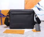 Louis Vuitton M57080 TAKEOFF Messenger Bag - Image 5