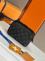 Louis Vuitton M82542 Alpha wearable wallet - Image 2