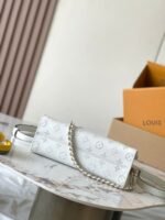 Louis Vuitton M11274 OnTheGo East West - Image 4