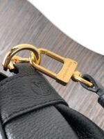 Louis Vuitton M45813 Favorite - Image 11