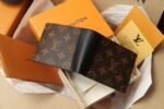 Louis Vuitton M69408 Multiple Wallet - Image 8