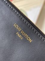 Louis Vuitton M12068 Coussin Hobo MM - Image 8