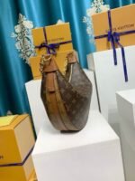 Louis Vuitton M46311 LOOP HOBO BAG - Image 3