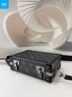 Louis Vuitton M20251 CLUTCH BOX Portable Hard Case - Image 9