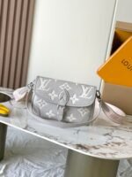 Louis Vuitton M14214 Diane - Image 5