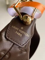 Louis Vuitton M12072 Coussin Hobo MM - Image 6