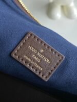 Louis Vuitton M12072 Coussin Hobo MM - Image 10