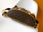Louis Vuitton M13202 Christopher MM - Image 5