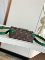Louis Vuitton M12808 Steamer Wearable Wallet - Image 7