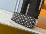 Louis Vuitton M12052 Cosmetic Pouch - Image 4
