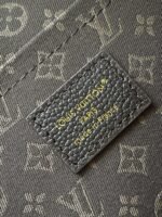 Louis Vuitton M26358 Express MM - Image 11