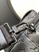 Louis Vuitton M58489 S Lock Messenger - Image 9