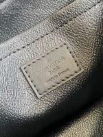Louis Vuitton M11508 Toiletry Bag - Image 10