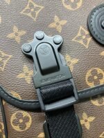 Louis Vuitton M46972 LV Trail Messenger - Image 9