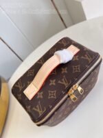 Louis Vuitton M11750 Toiletry Bag - Image 3