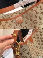 Louis Vuitton CarryAll 55515 - Image 5