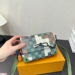 Louis Vuitton M83172 Steamer Wearable Wallet - Image 3