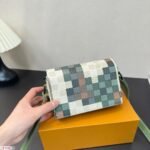 Louis Vuitton M83172 Steamer Wearable Wallet - Image 4