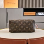 Louis Vuitton M11303 Bloom Pouch - Image 5