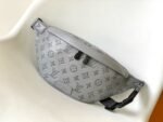 Louis Vuitton M46108 Discovery Bumbag - Image 3