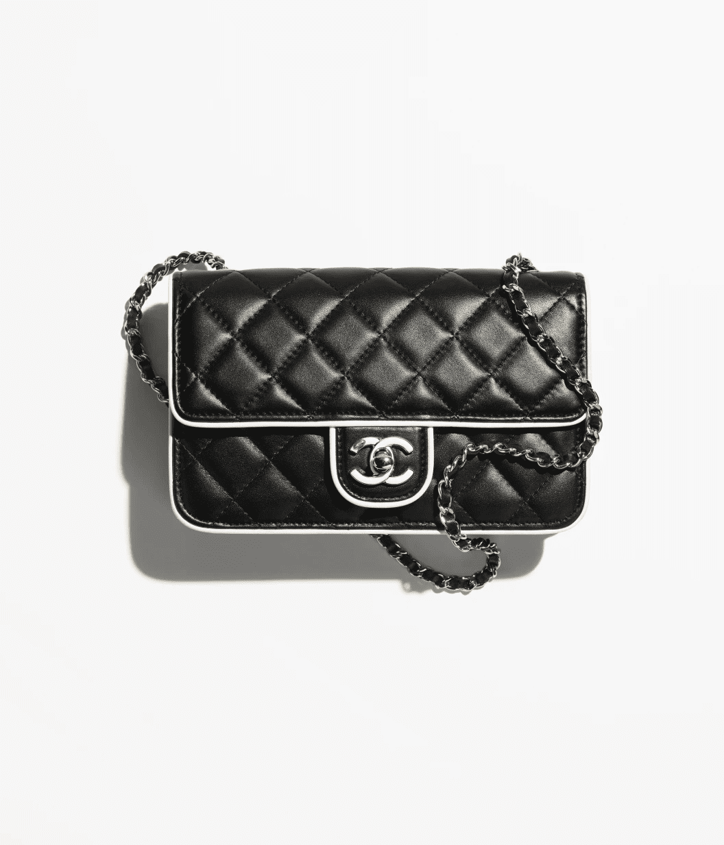 d37e3238ee1cbea5ed7a0f5990b435ca-1 Chanel Clutch with Chain - Image 1