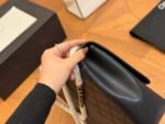 CHANEL 1992 shoulder bag with flap top - Image 5