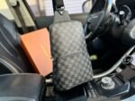Louis Vuitton Avenue Slingbag N41719 - Image 2