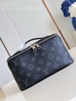 Louis Vuitton M11508 Toiletry Bag - Image 2