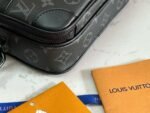 Louis Vuitton M82542 Alpha wearable wallet - Image 8