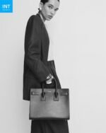 Saint Laurent Small SAC DE JOUR bag in grained leather - Image 2