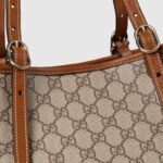 GUCCI EMBLEM LARGE TOTE BAG - Image 6