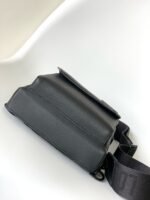 Louis Vuitton M23736 Pilot Slingbag - Image 5