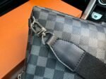 Louis Vuitton Avenue Slingbag N41719 - Image 9