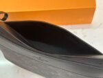 Louis Vuitton M82543 POCHETTE VOYAGE SOUPLE CLUTCH - Image 11