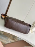 Louis Vuitton M12072 Coussin Hobo MM - Image 5