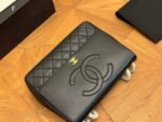 CHANEL 1992 shoulder bag with flap top - Image 8