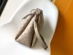 Louis Vuitton M24133 Medium HAND IT ALL - Image 3