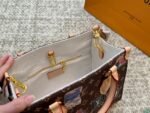 Louis Vuitton Jungle Mom bag onthego - Image 9