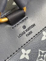 Louis Vuitton M46805 Christopher MM - Image 10
