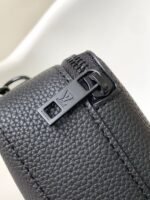 Louis Vuitton M59161 Alpha Wearable Wallet - Image 5