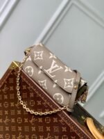 Louis Vuitton M82211 Wallet On Chain Ivy - Image 5