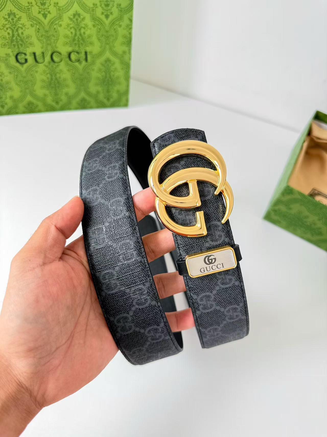 1 GUCCI Reversible belt with Interlocking G buckle - Image 1